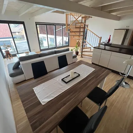Mit Balkon