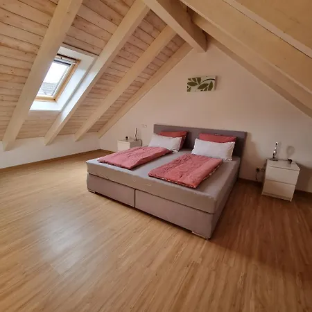 Mit Balkon