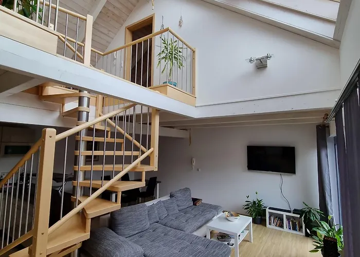 Mit Balkon 아파트 *